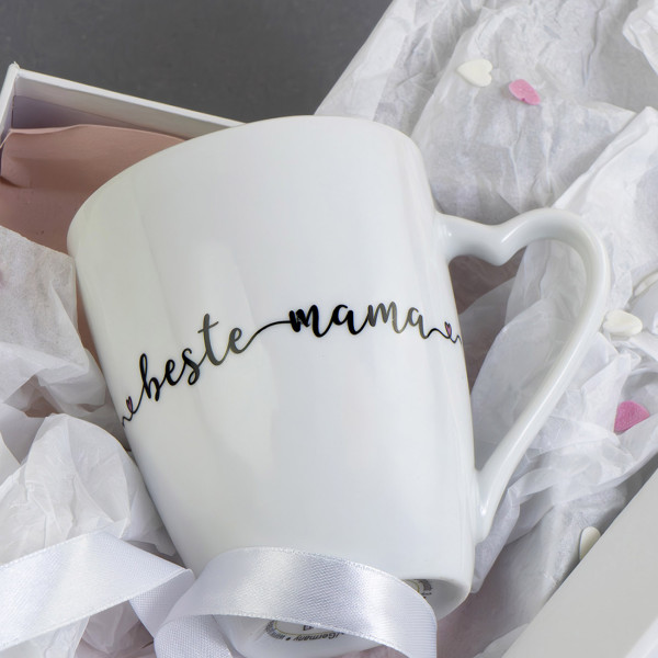 13350_Tasse_Beste_Mama_Herzhenkel_300ml_A2
