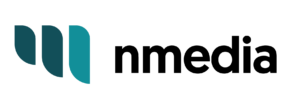 Logo mit drei abgerundeten tealfarbenen und dunkelblauen Formen auf der linken Seite, gefolgt von dem fetten schwarzen Text "nmedia" auf weißem Hintergrund.